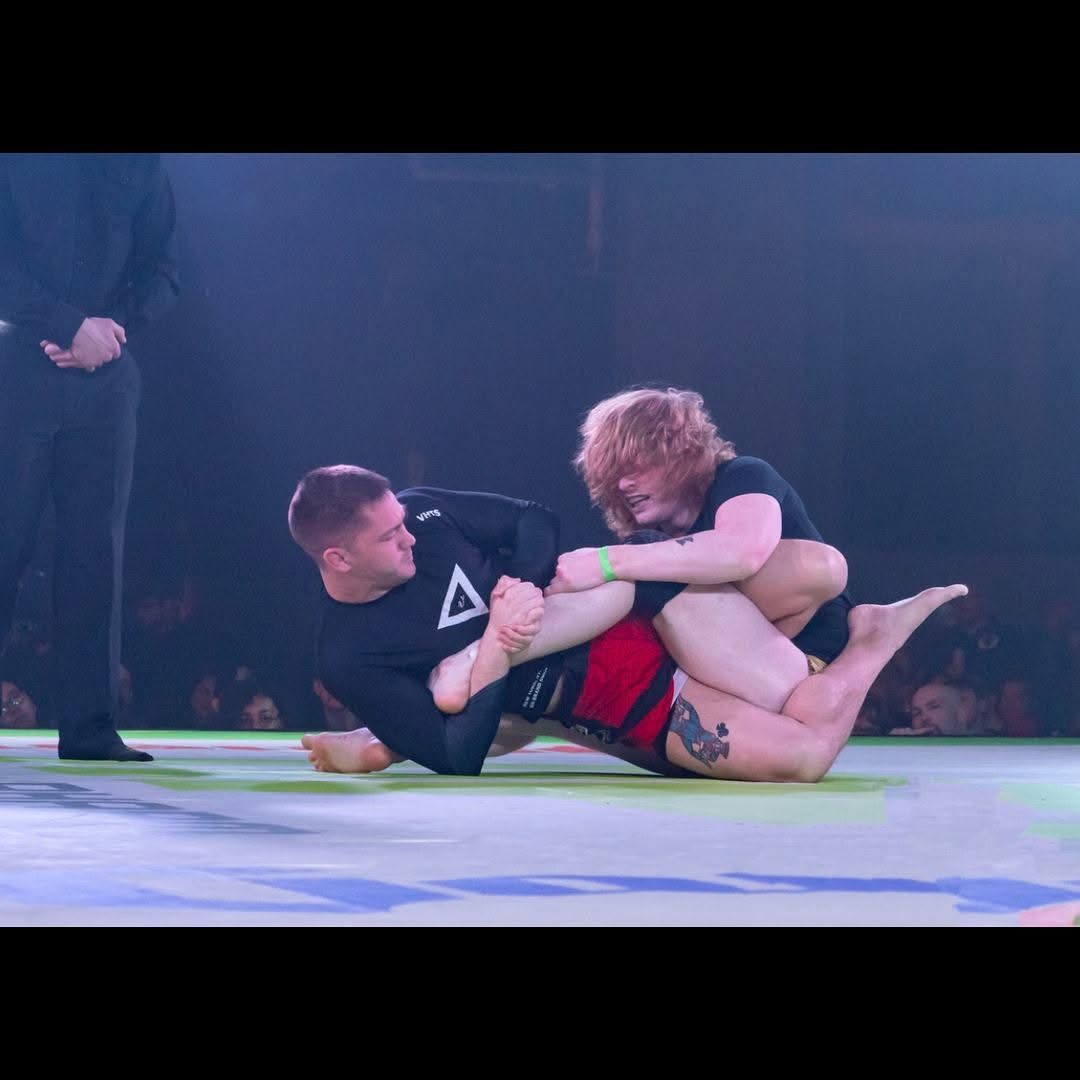 Two grapplers rolling at speed